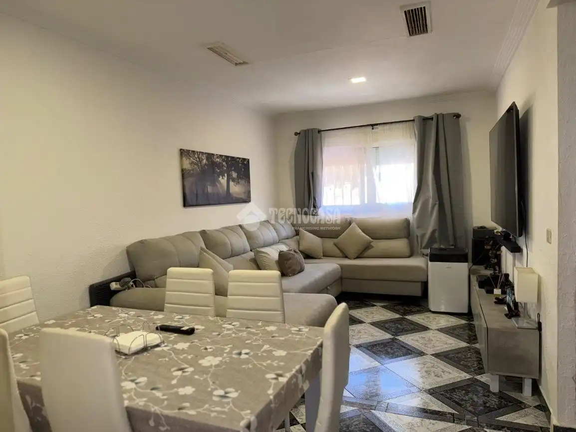 Sala de estar de Casa adosada en venta en Sevilla