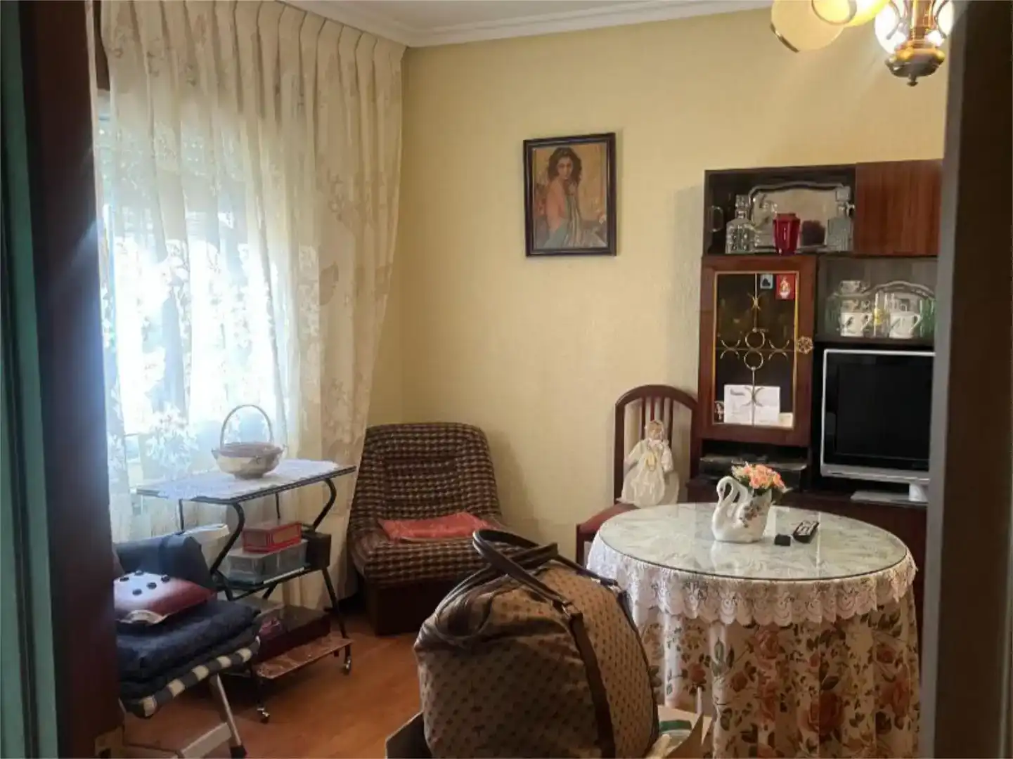 Sala d'estar de Casa adosada en venda en Alaejos amb Parquet, Traster i Moblat