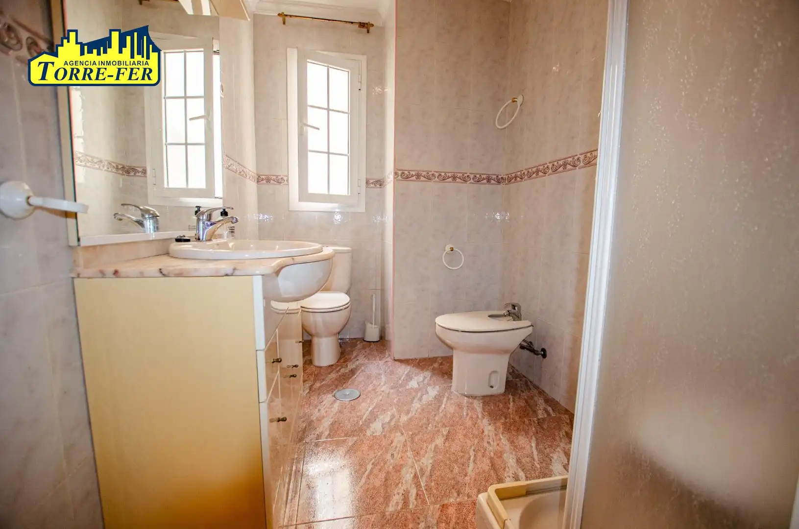 Bany de Pis en venda en Almería amb Aire condicionat i Moblat