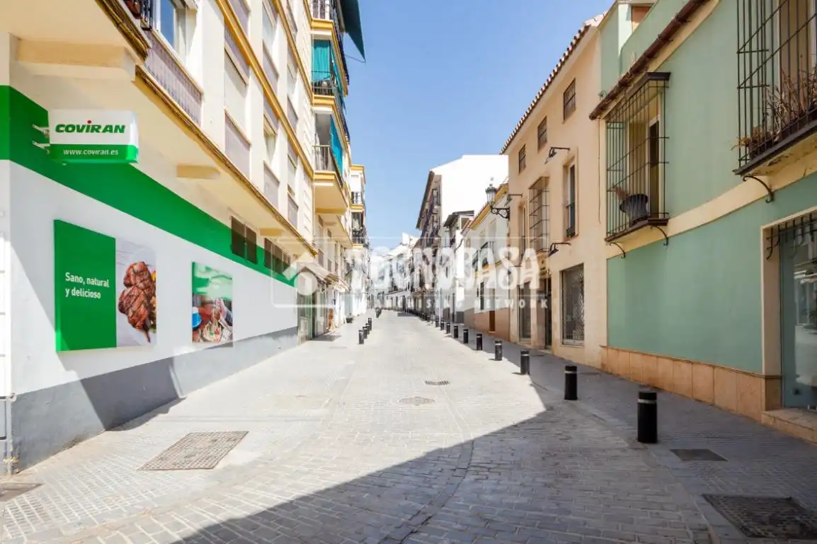 Vista exterior de Casa adosada en venda en Vélez-Málaga amb Terrassa