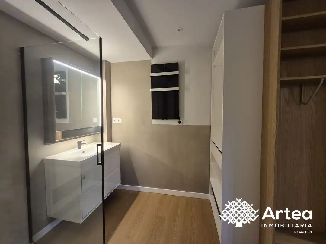 Bathroom of Flat for sale in Bilbao   with Heating and Balcony