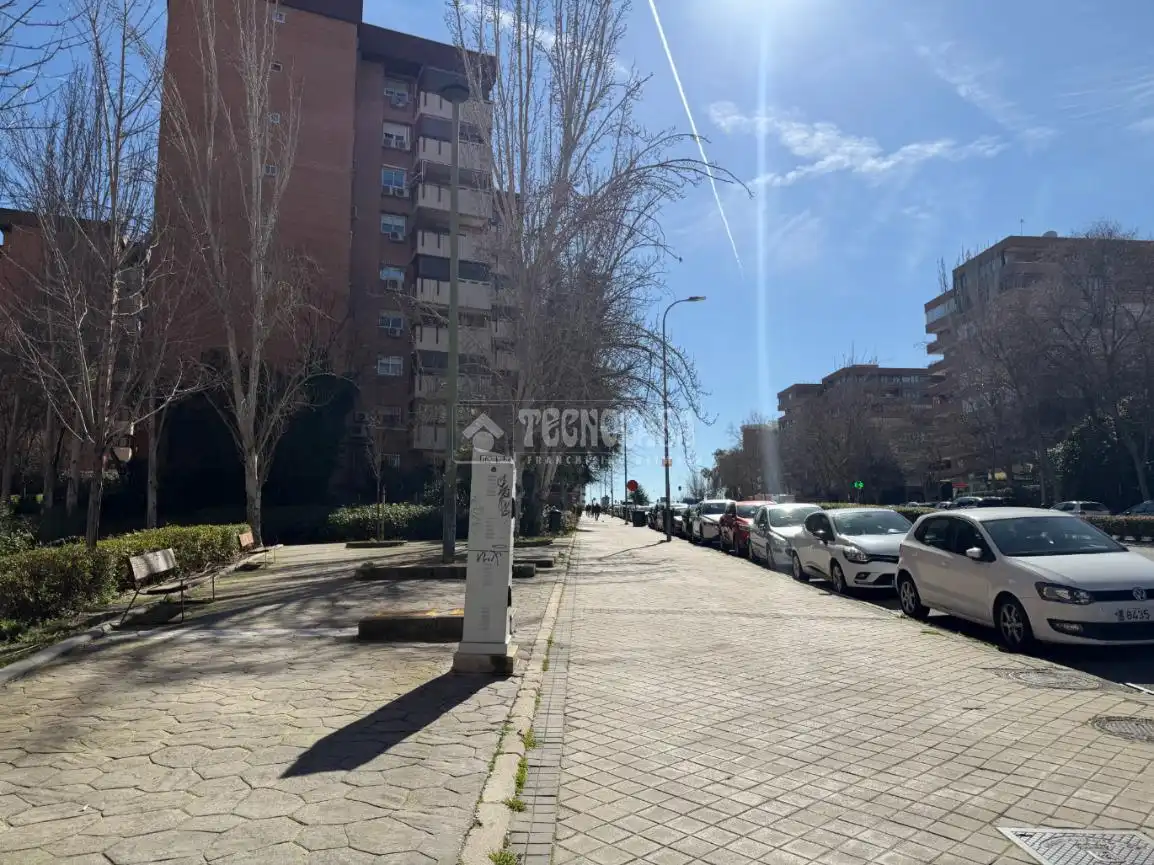 Vista exterior de Garaje en venta en Madrid
