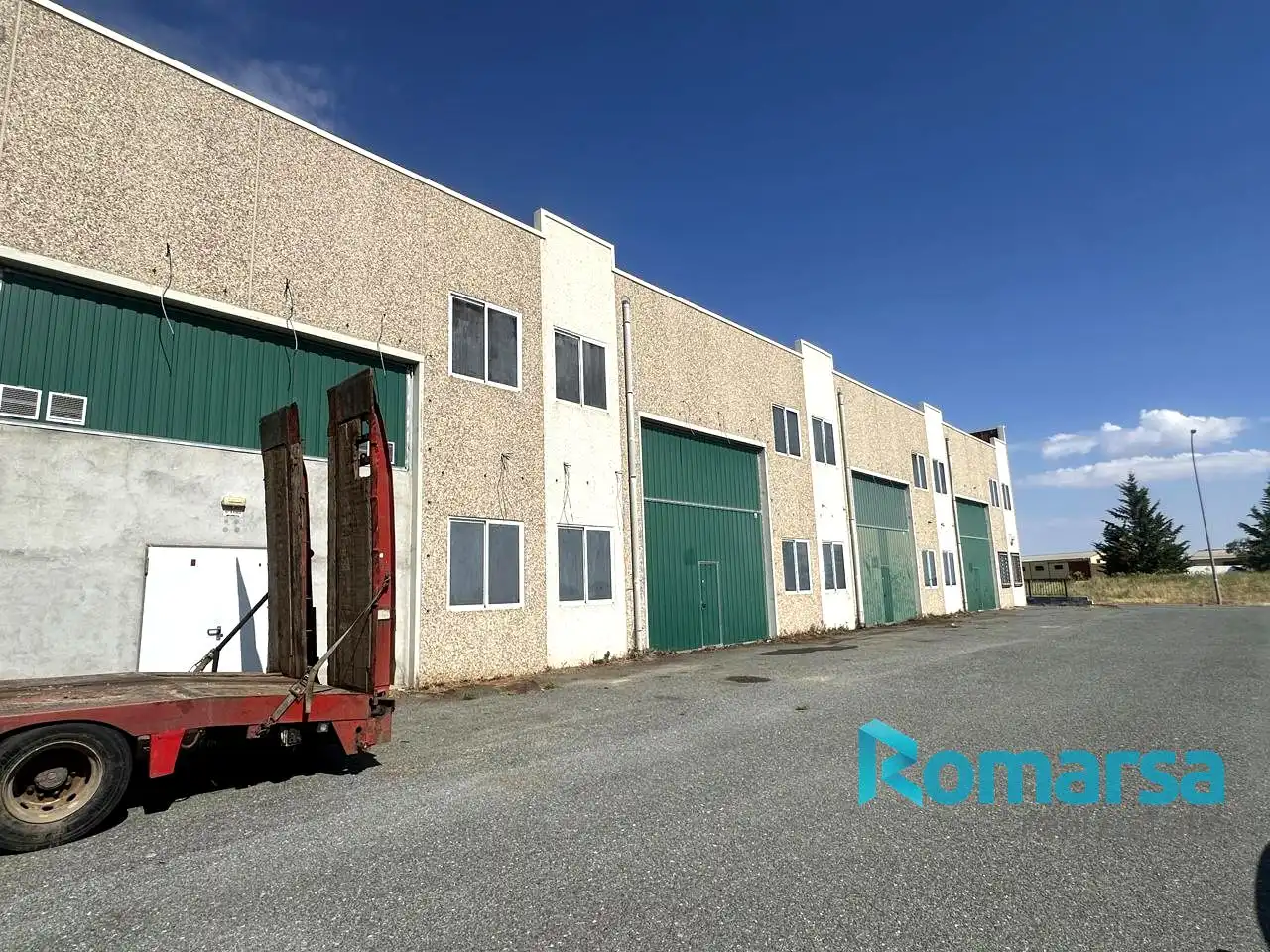 Vista exterior de Nave industrial en venta en La Horra 
