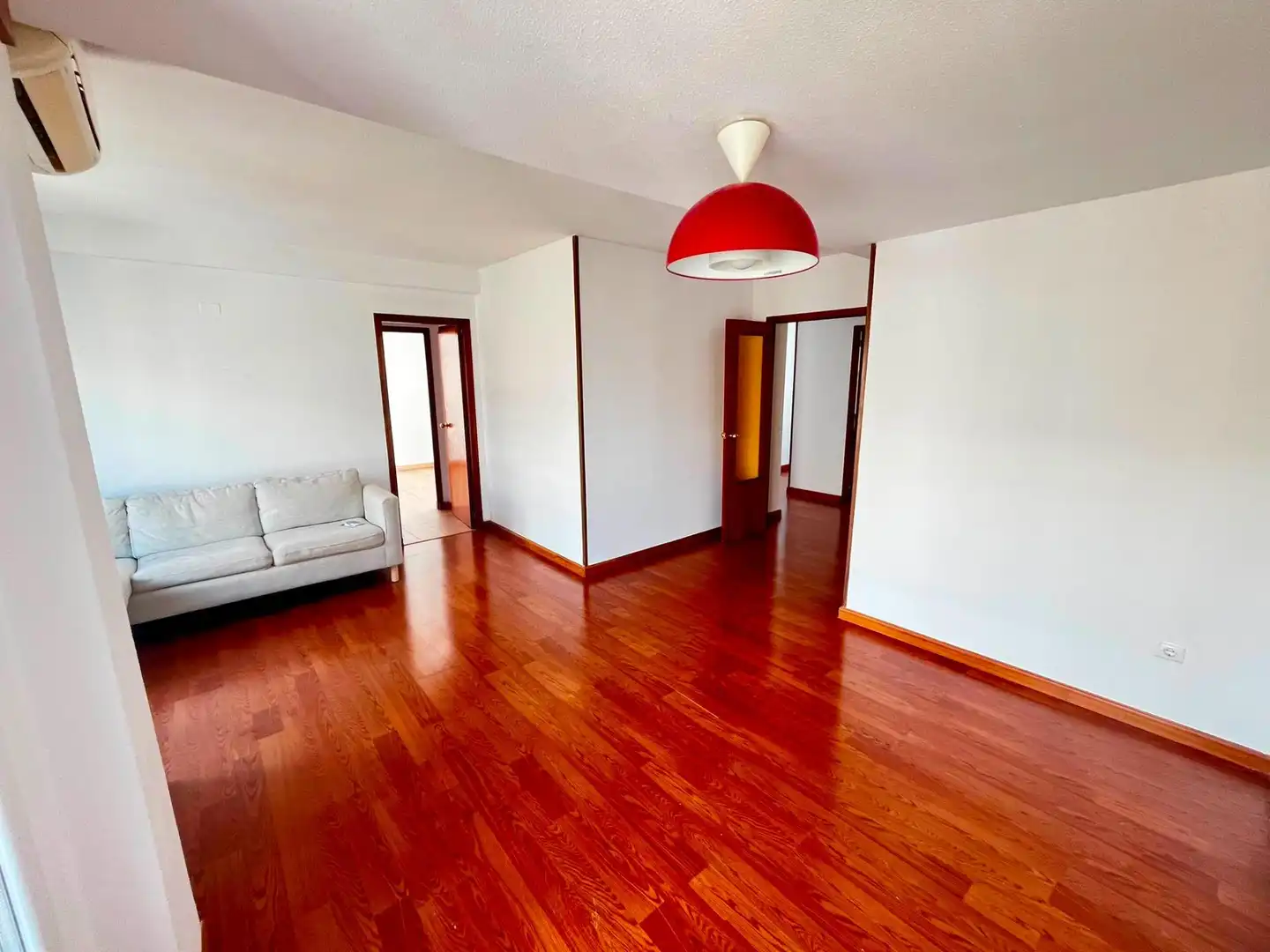 Wohnzimmer von Wohnung zur Miete in Alicante / Alacant mit Parkett