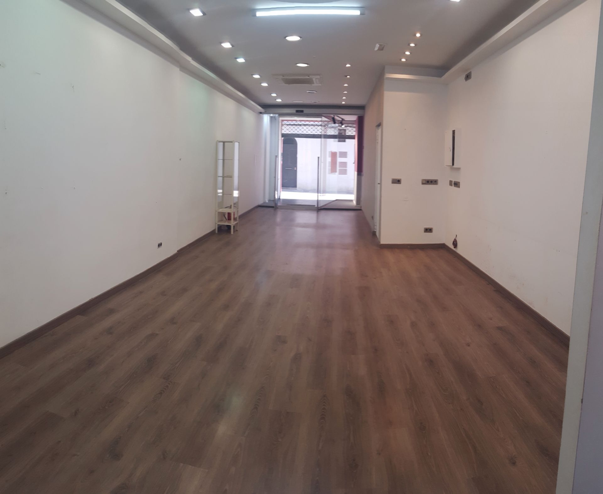 Premises to rent in Badalona  with Air Conditioner, Heating and Terrace