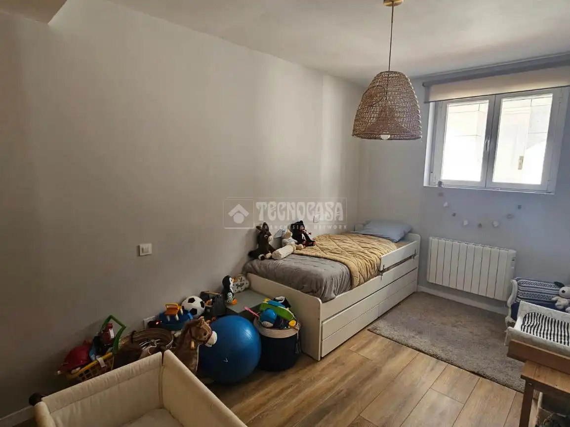 Schlafzimmer von Geschaftsraum zum Verkauf in Madrid mit Klimaanlage und Heizung