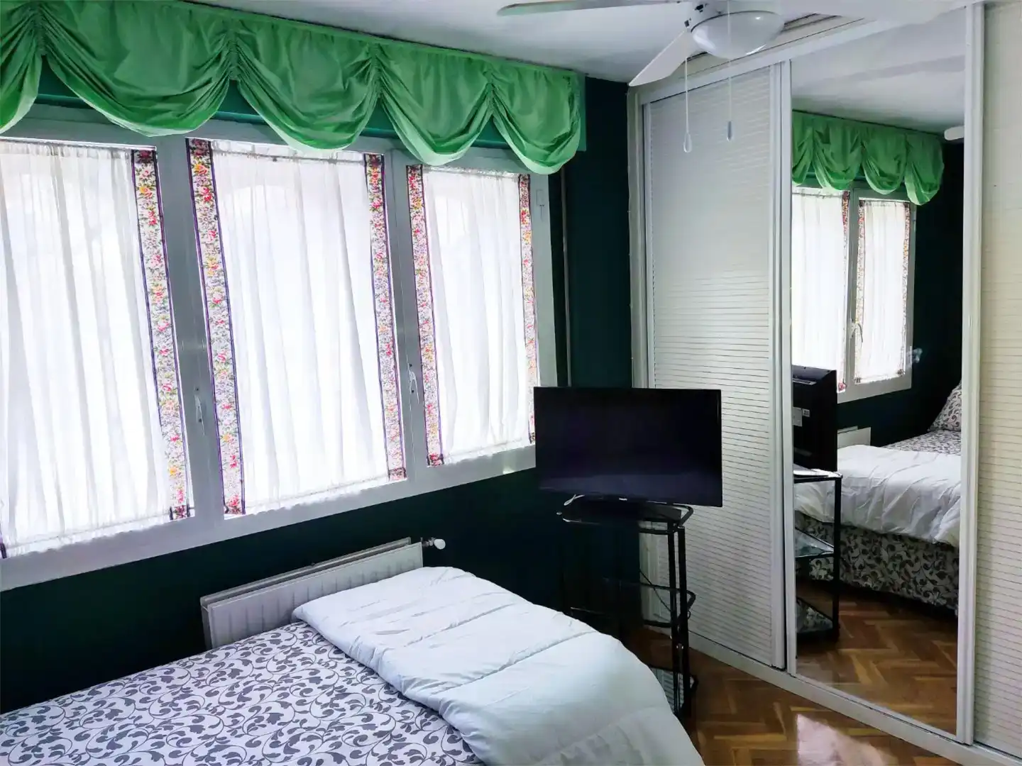 Bedroom of Flat for sale in Getafe  with Air Conditioner, Swimming Pool and Balcony