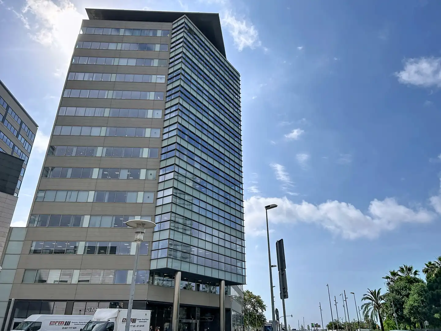 Außenansicht von Büro zur Miete in Barcelona mit Klimaanlage