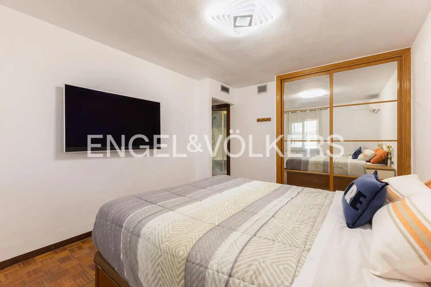 Habitación de Piso de alquiler en Valencia con Aire acondicionado, Calefacción y Parquet