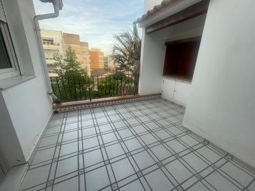 Xalet amb balcó en venda a Pego