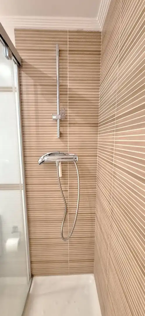 Bathroom of Flat for rent in Gijón   with Heating, Terrace and Swimming Pool
