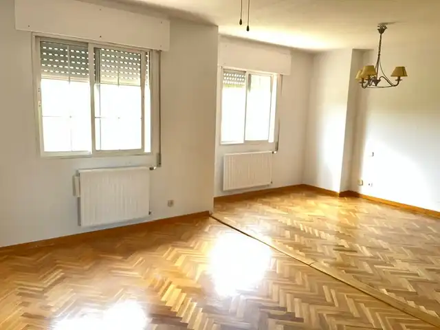 Sala d'estar de Casa o xalet en venda en Las Rozas de Madrid amb Calefacció, Jardí privat i Parquet