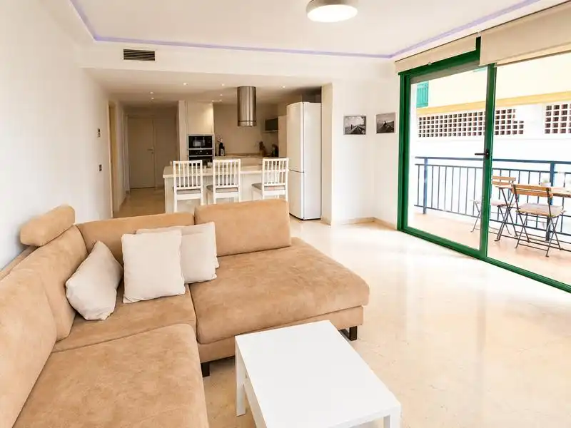 Sala de estar de Piso en venta en Estepona con Aire acondicionado, Calefacción y Jardín privado