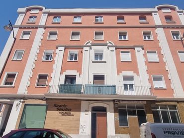 Wohnung mit Aufzug zum Verkauf in Calle Calzadas 77