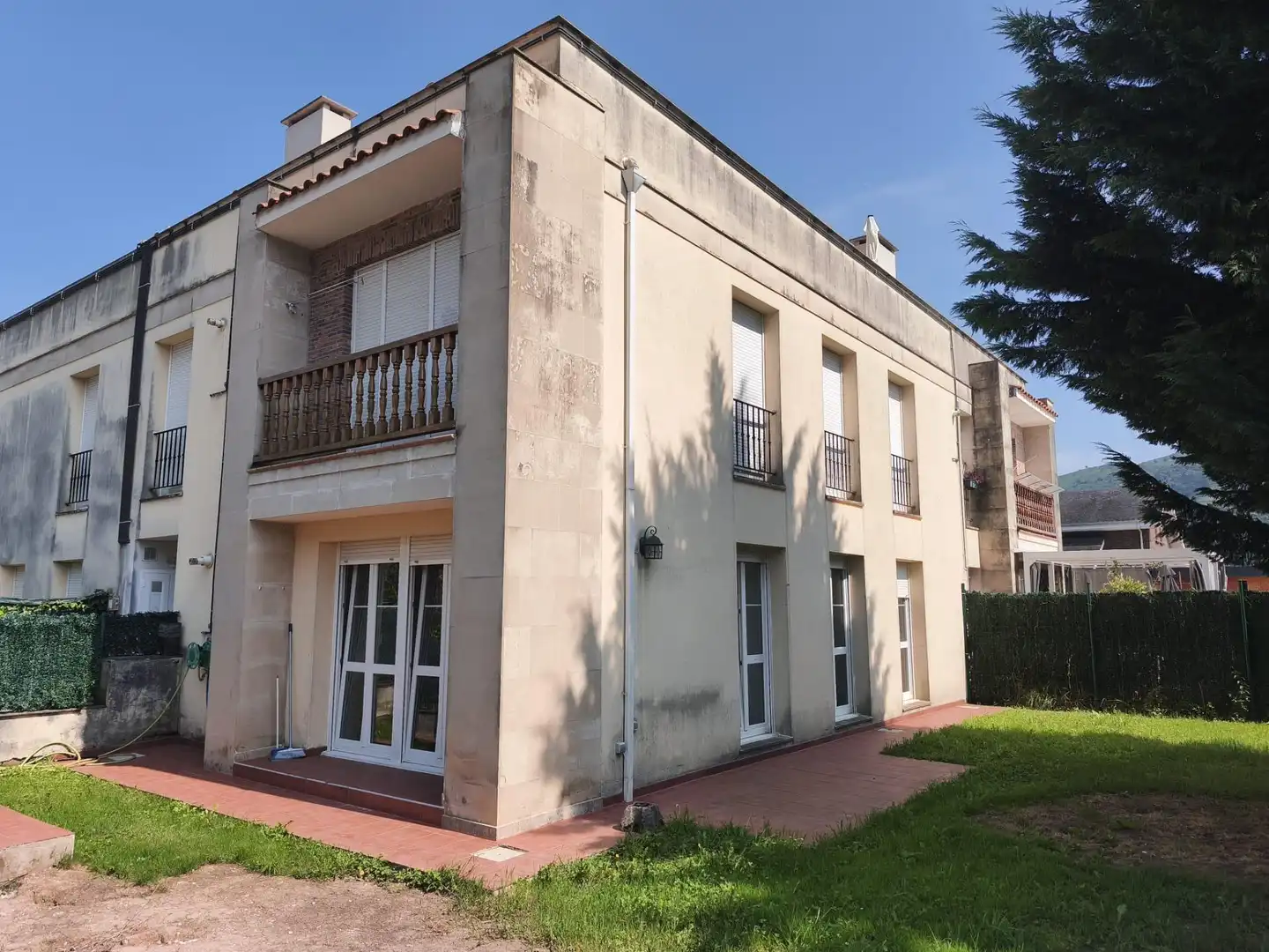 Vista exterior de Planta baja en venta en Castañeda con Calefacción, Jardín privado y Amueblado