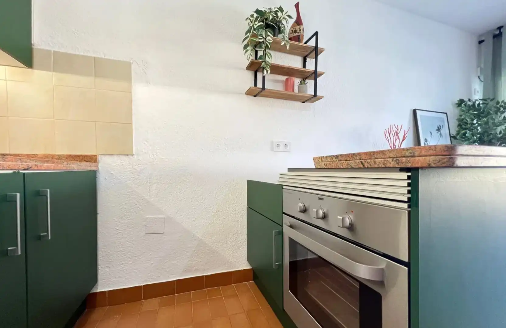 Cuina de Apartament de lloguer en Estepona amb Aire condicionat, Terrassa i Moblat