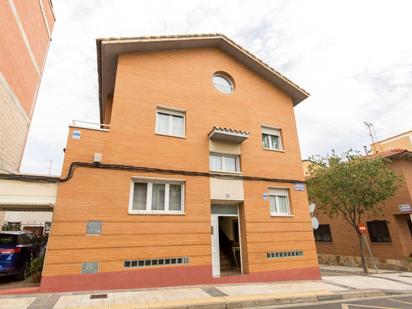 Vista exterior de Casa o xalet en venda en  Zaragoza Capital amb Terrassa i Balcó