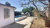 Vista exterior de Casa o xalet en venda en Lucena amb Jardí privat, Piscina i Piscina comunitària