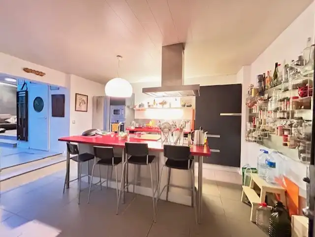 Küche von Wohnung zum Verkauf in Barcelona mit Klimaanlage, Privatgarten und Möbliert