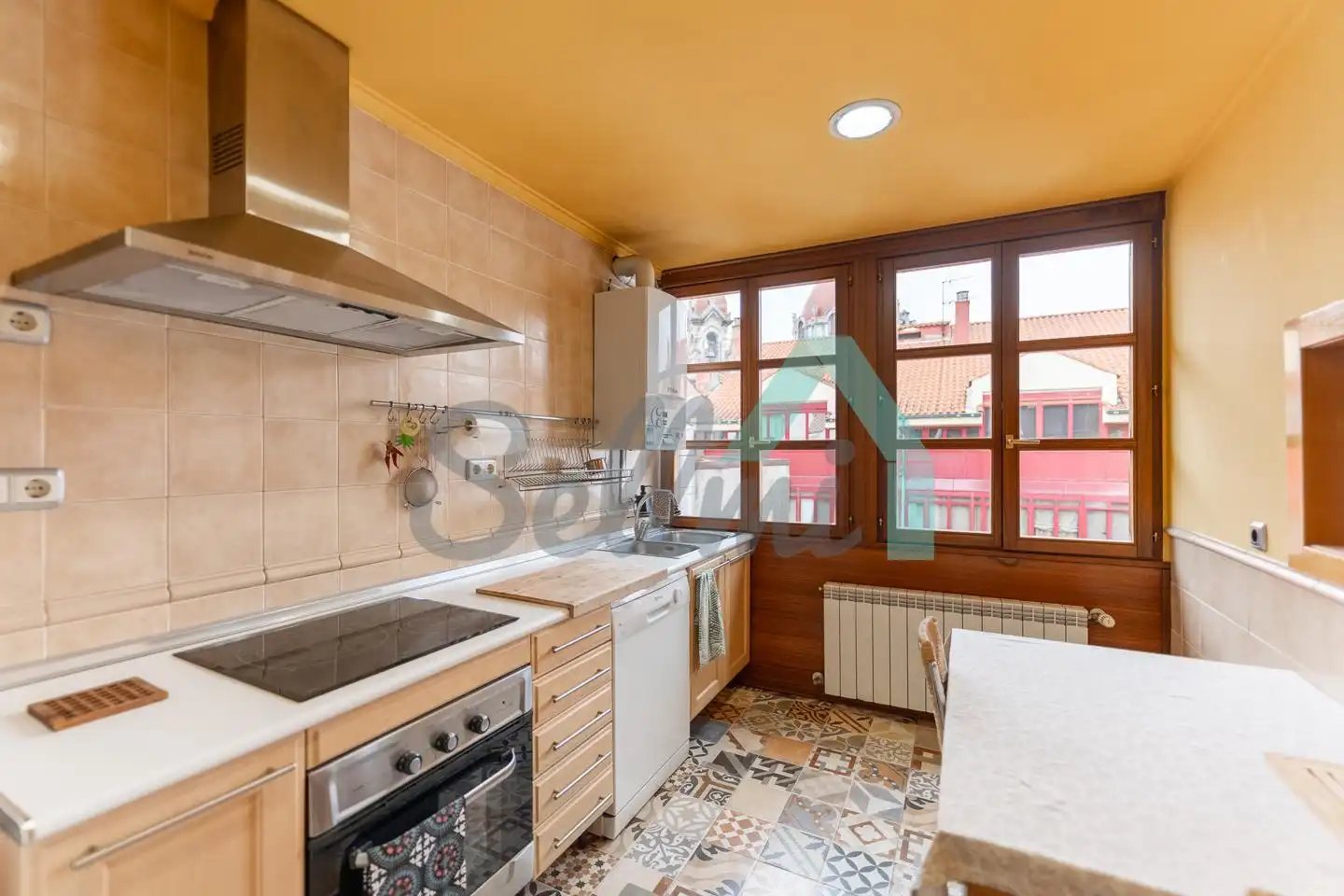 Cocina de Piso de alquiler en Oviedo  con Calefacción, Parquet y Amueblado