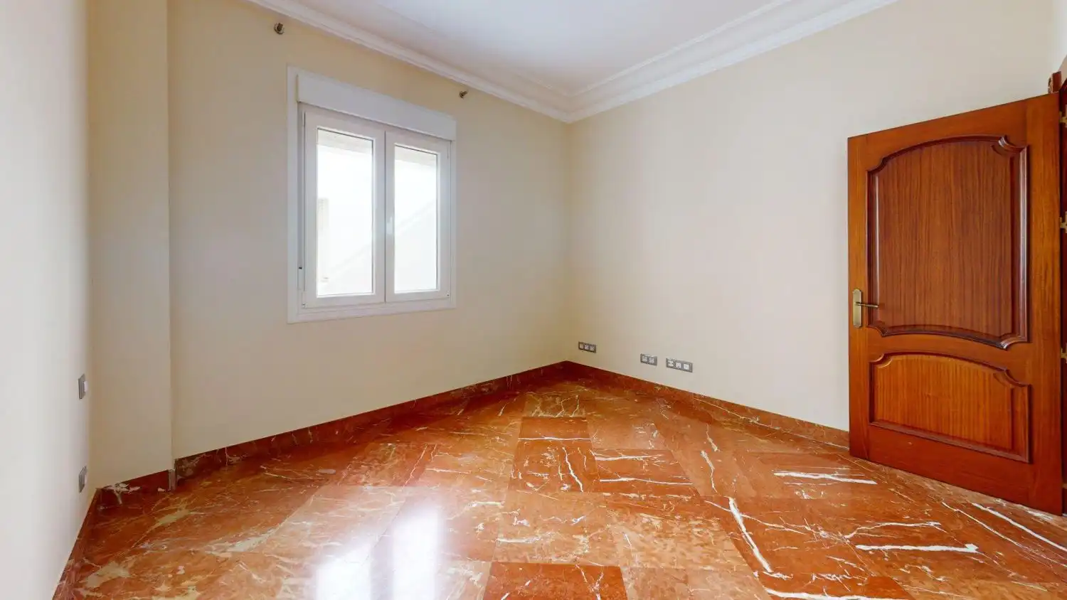 Flat for rent in Sevilla  with Air Conditioner, Heating and Terrace