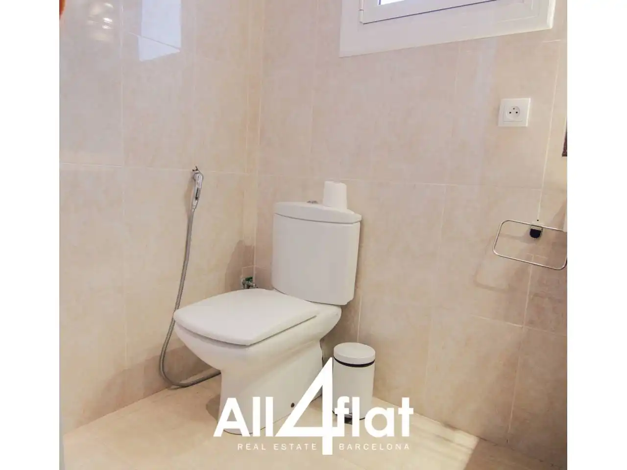 Badezimmer von Dachboden zur Miete in Barcelona mit Klimaanlage, Parkett und Terrasse