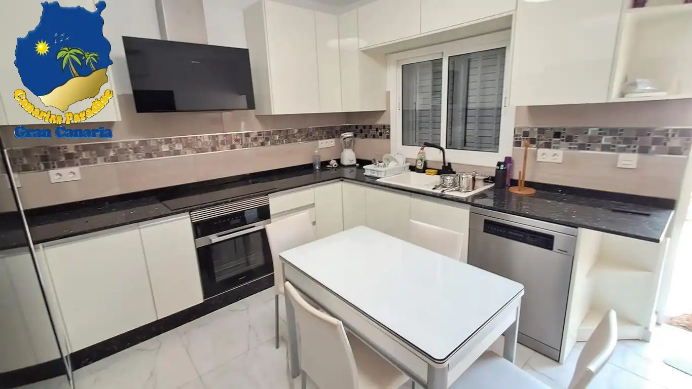 Cuina de Casa o xalet en venda en San Bartolomé de Tirajana amb Aire condicionat, Terrassa i Moblat