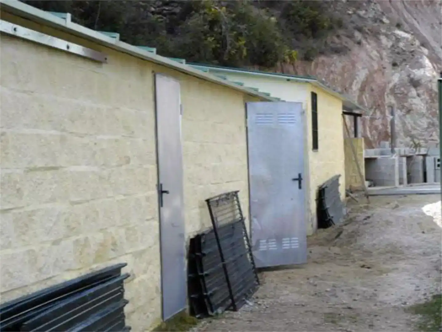 Vista exterior de Pis en venda en El Burgo amb Jardí privat, Parquet i Traster