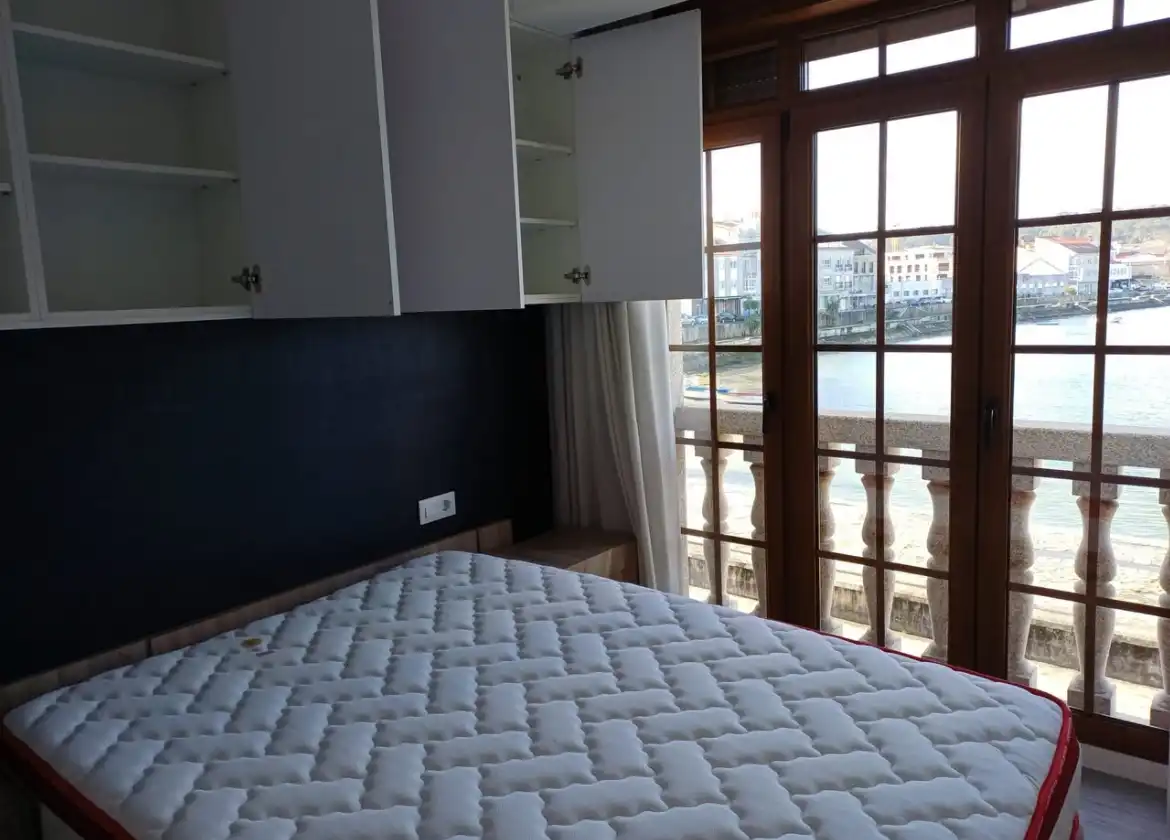 Dormitori de Apartament en venda en A Illa de Arousa  amb Traster i Moblat