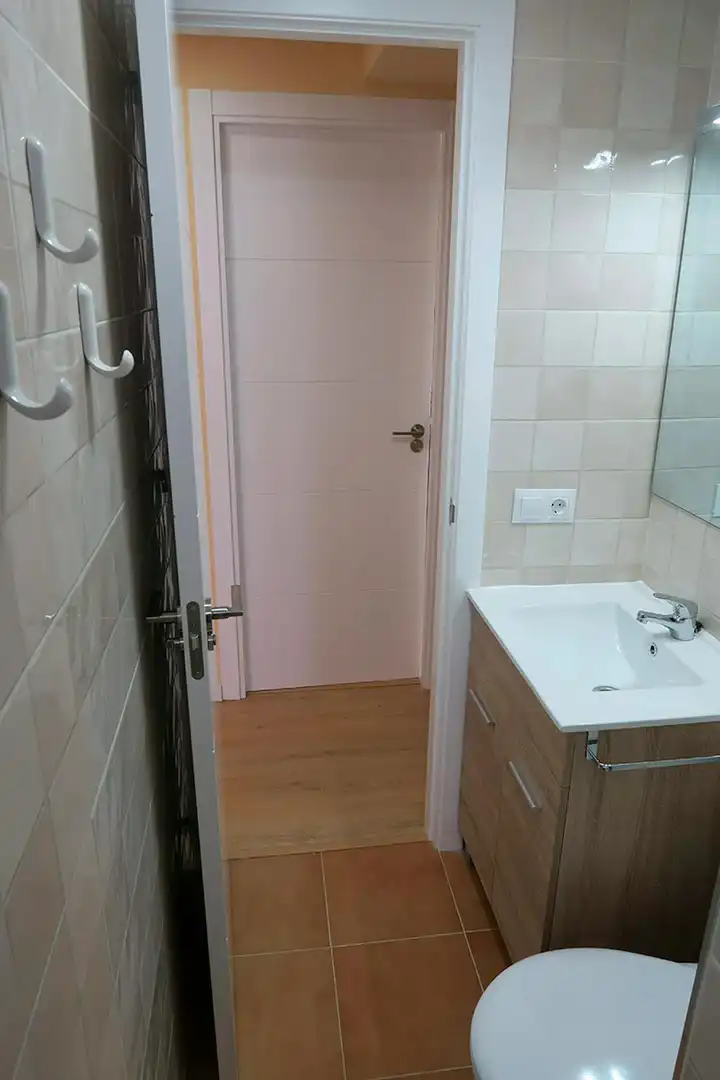 Flat for share in Sevilla  with Air Conditioner, Heating and Furnished