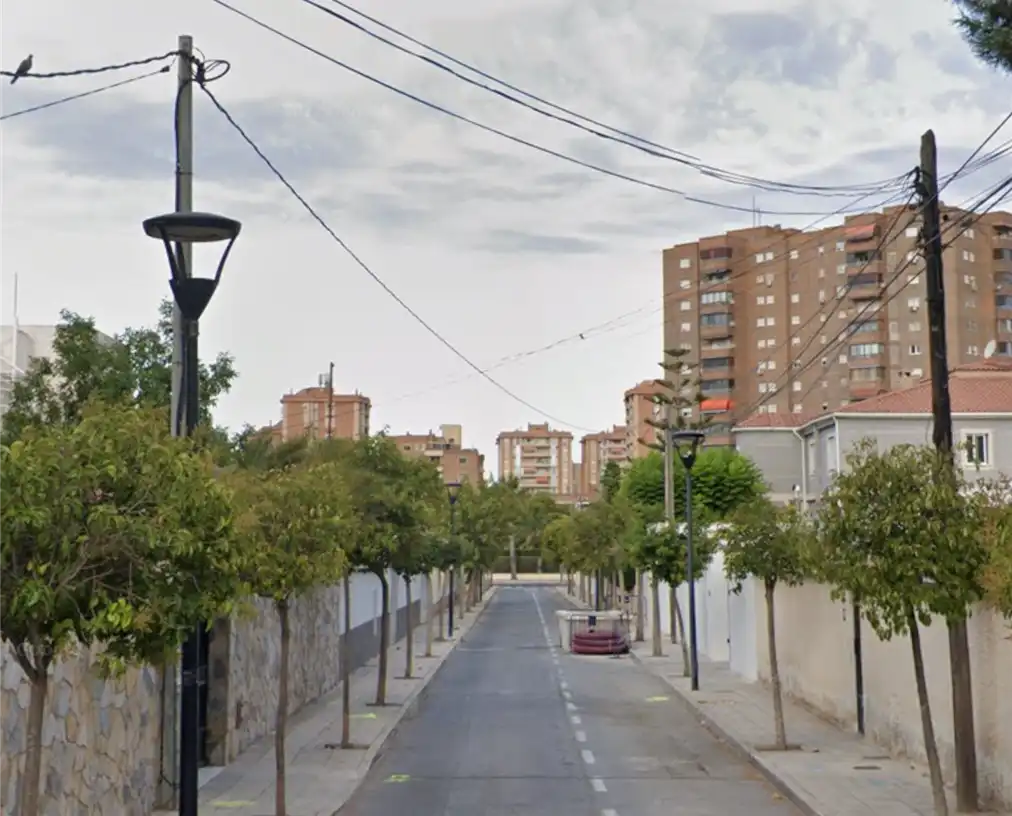 Casa aparellada en venda a Catedratico Eliseo Gomez Serrano