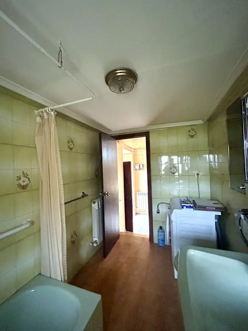 Baño de Finca rústica en venta en Riello con Calefacción