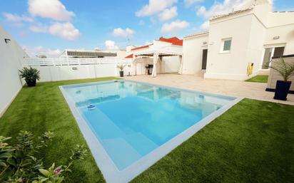 Swimming pool of House or chalet for sale in Torrevieja  with Air Conditioner, Terrace and Swimming Pool