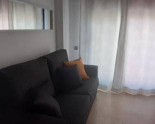 Sala d'estar de Apartament de lloguer en Benalmádena amb Aire condicionat i Terrassa