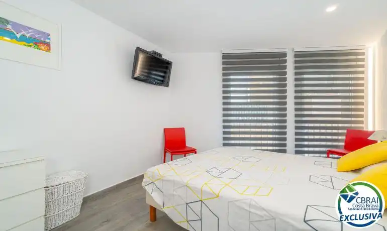 Dormitori de Apartament en venda en Roses amb Calefacció i Moblat