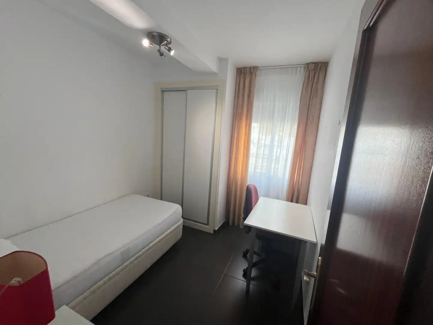 Habitación de Piso en venta en Sevilla con Aire acondicionado, Terraza y Balcón