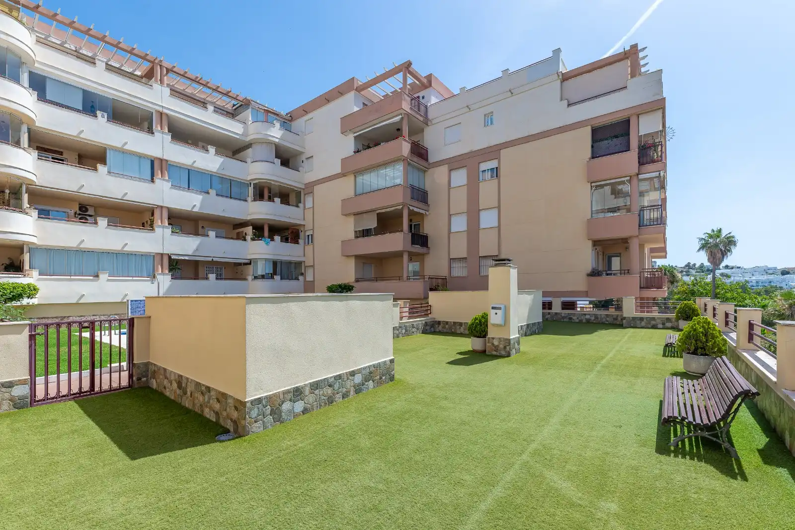 Vista exterior de Piso en venta en Benalmádena con Aire acondicionado, Calefacción y Terraza