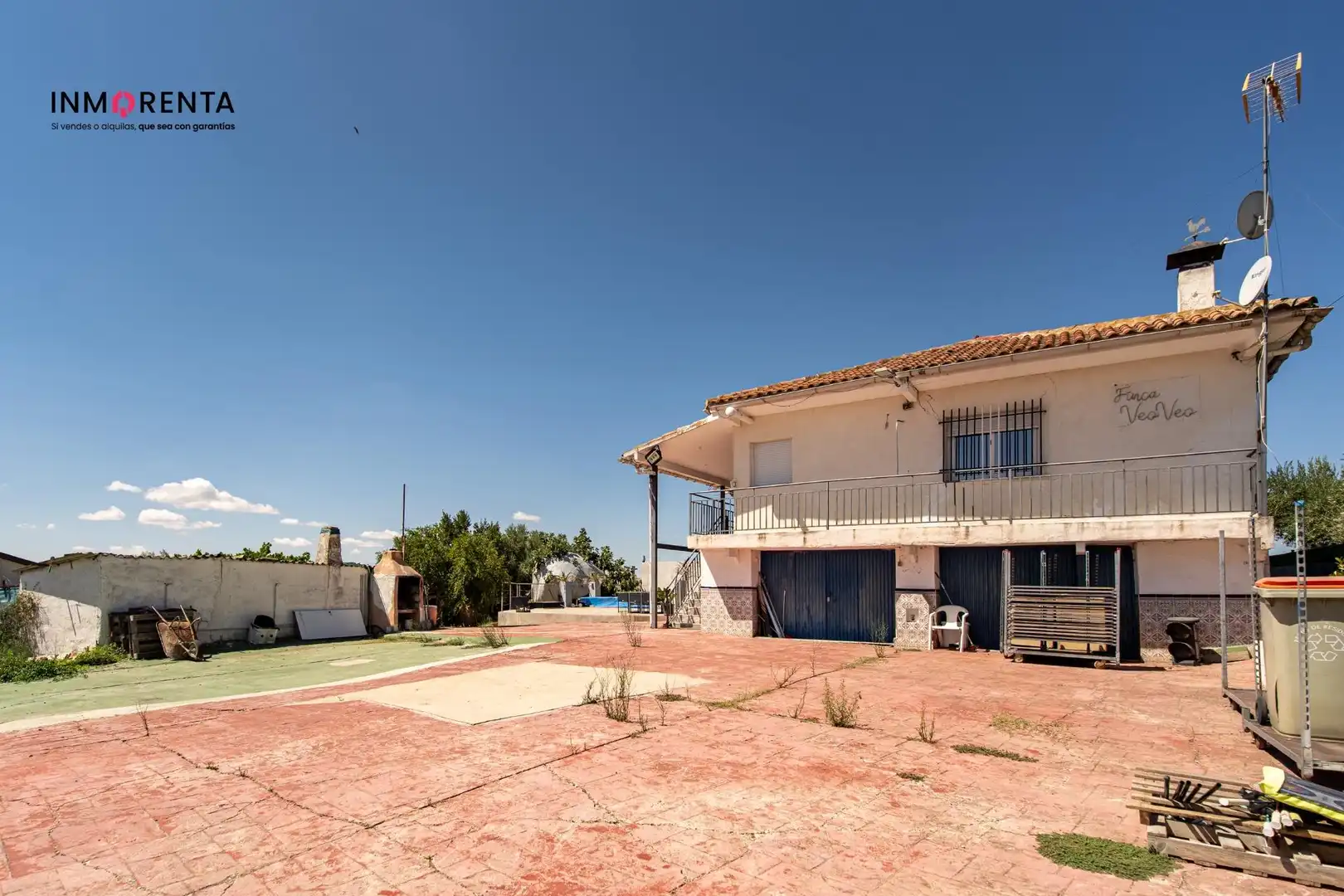 Vista exterior de Casa o xalet en venda en El Viso de San Juan amb Calefacció, Jardí privat i Piscina