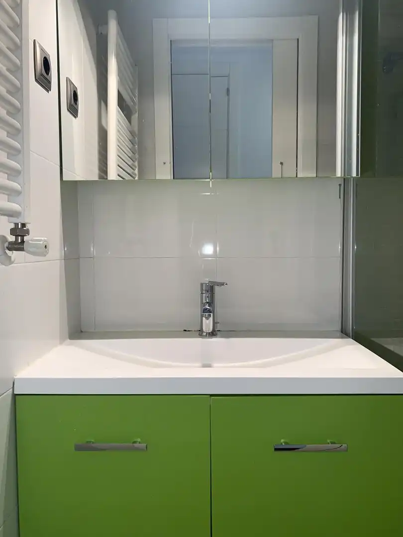 Badezimmer von Dachboden zur Miete in Madrid mit Klimaanlage, Heizung und Möbliert