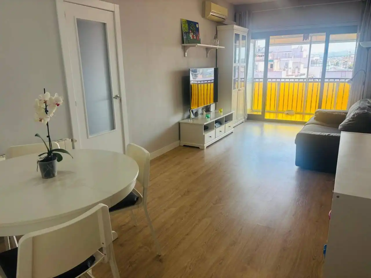 Sala de estar de Ático en venta en Vilanova i la Geltrú con Aire acondicionado, Calefacción y Parquet