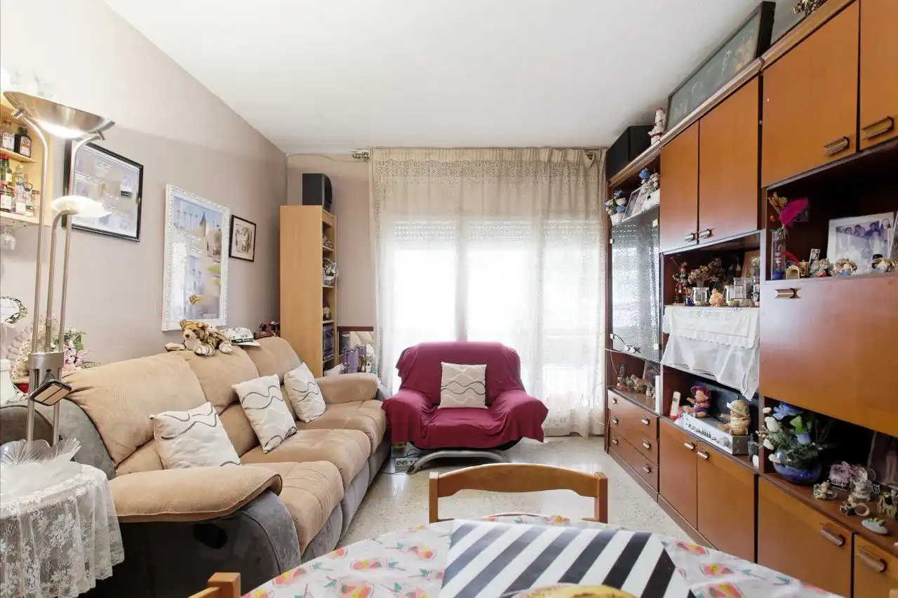 Sala d'estar de Pis en venda en L'Hospitalet de Llobregat amb Calefacció i Balcó