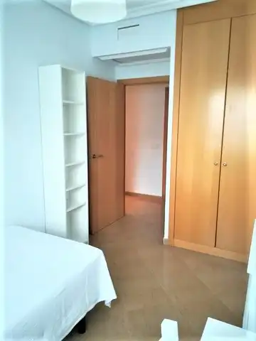 Wohnung zur Miete in Cáceres mit Klimaanlage, Heizung und Terrasse