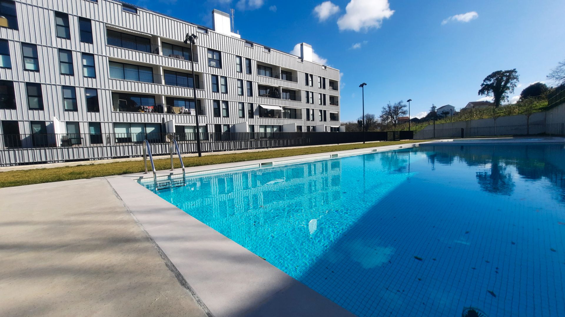 Piscina de Planta baixa en venda en Vigo  amb Calefacció, Jardí privat i Piscina