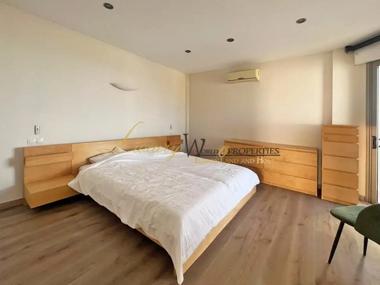 Dormitori de Casa o xalet en venda en Santiago del Teide amb Aire condicionat, Terrassa i Piscina