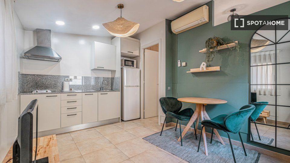 Cocina de Piso de alquiler en  Barcelona Capital con Aire acondicionado, Calefacción y Amueblado