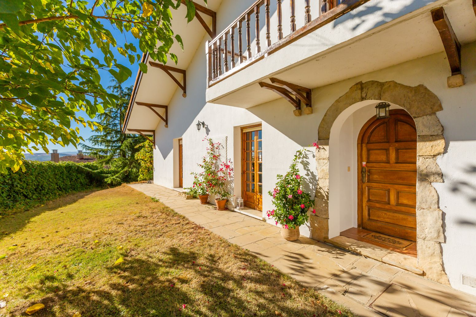 Vista exterior de Casa o xalet en venda en Los Arcos amb Calefacció, Parquet i Balcó