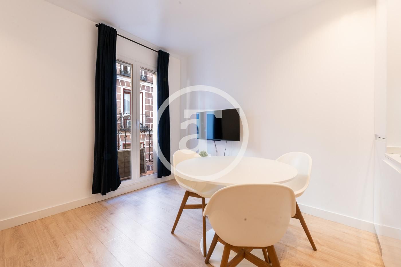 Vista exterior de Piso de alquiler en  Madrid Capital con Calefacción, Amueblado y Lavadora