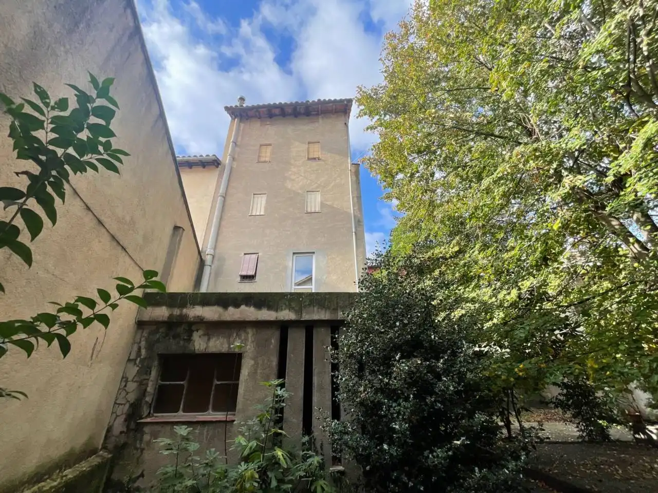 Exterior view of Houses for sale in Manlleu