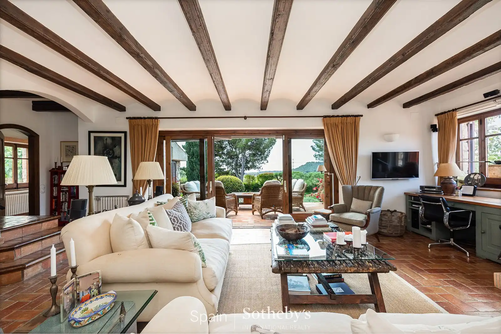 Sala d'estar de Finca rústica en venda en Sant Pere de Ribes amb Aire condicionat, Calefacció i Jardí privat