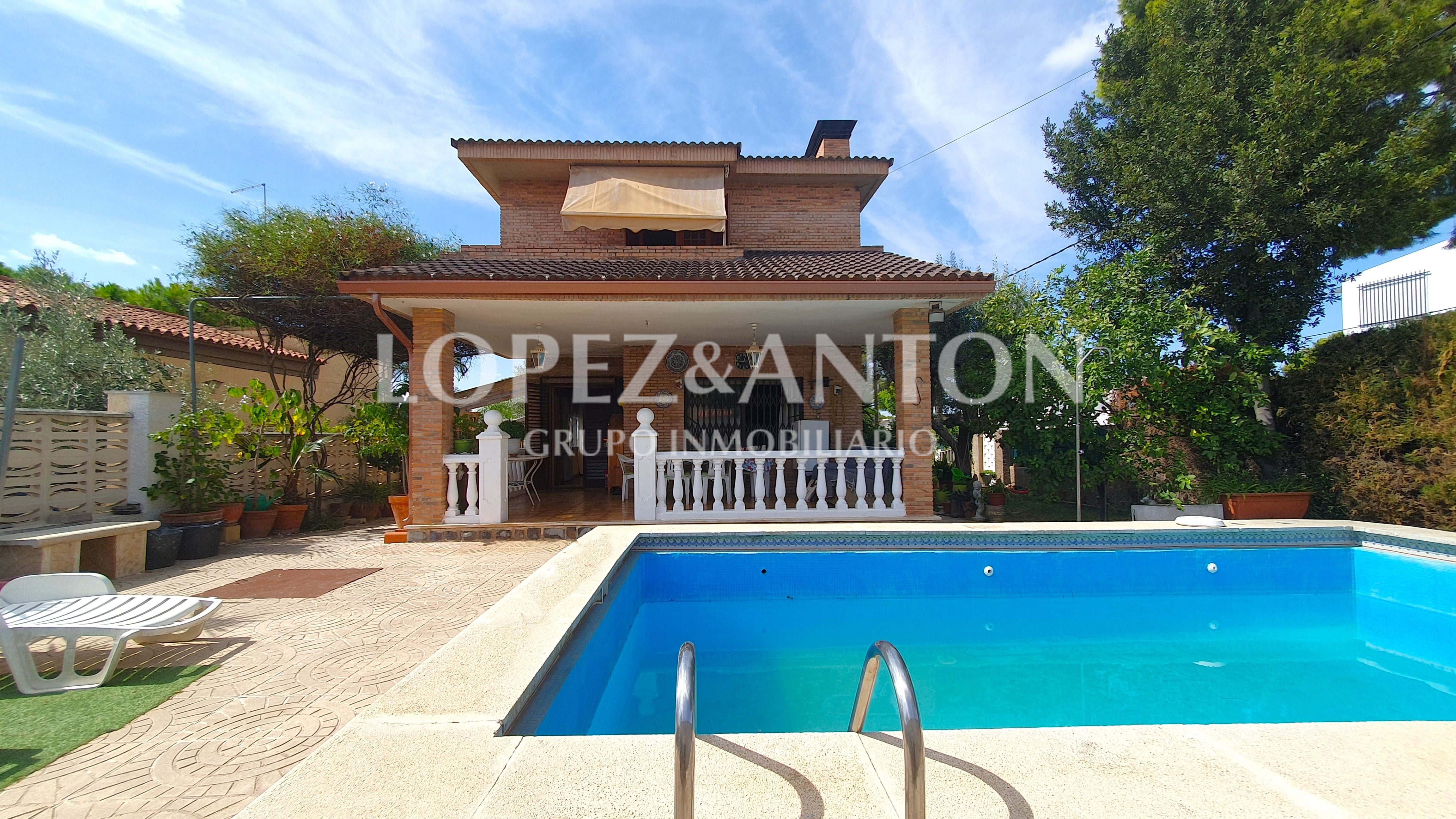 Vista exterior de Casa o chalet en venta en L'Eliana con Aire acondicionado, Jardín privado y Terraza